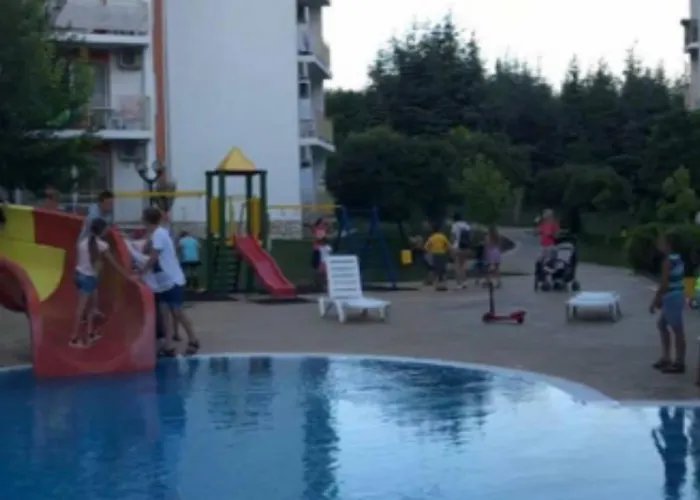 2-комнатные у моря 10 бассейнов Crown Noks *