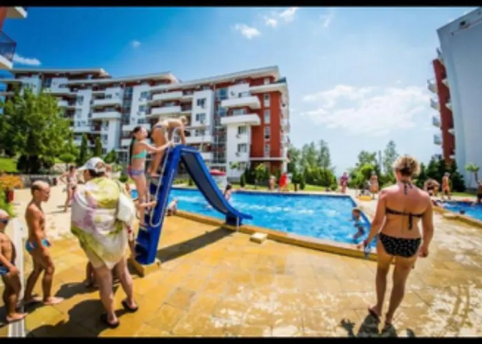 2-комнатные у моря 10 бассейнов Crown Noks