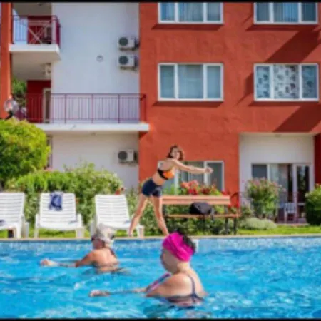 Apartman 2-комнатные у моря 10 бассейнов Crown Noks