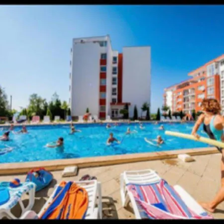 公寓 много бассейнов и рядом море 圣弗拉斯