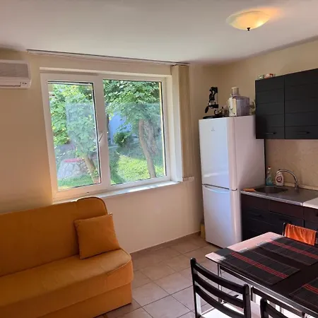 2-комнатные у моря 10 бассейнов Crown Noks Apartament *