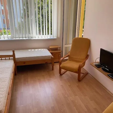 2-комнатные у моря 10 бассейнов Crown Noks Apartament