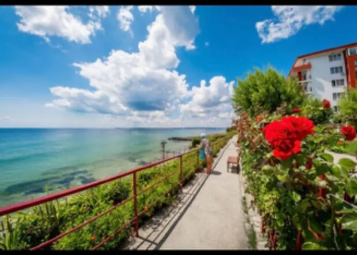 Apartman 2-комнатные у моря 10 бассейнов Crown Noks *