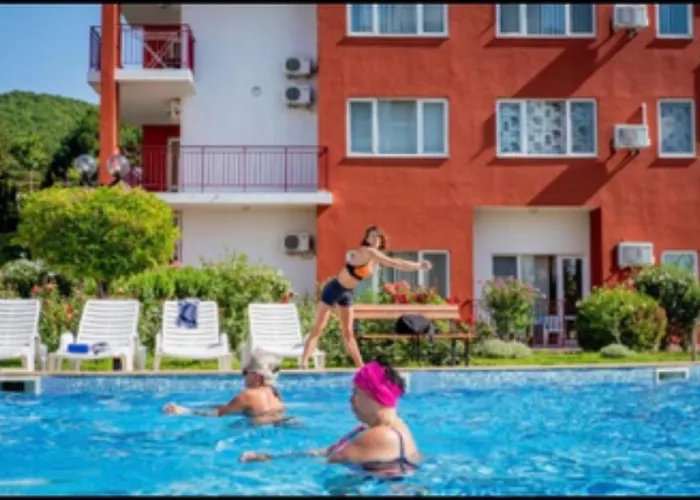 Apartman 2-комнатные у моря 10 бассейнов Crown Noks